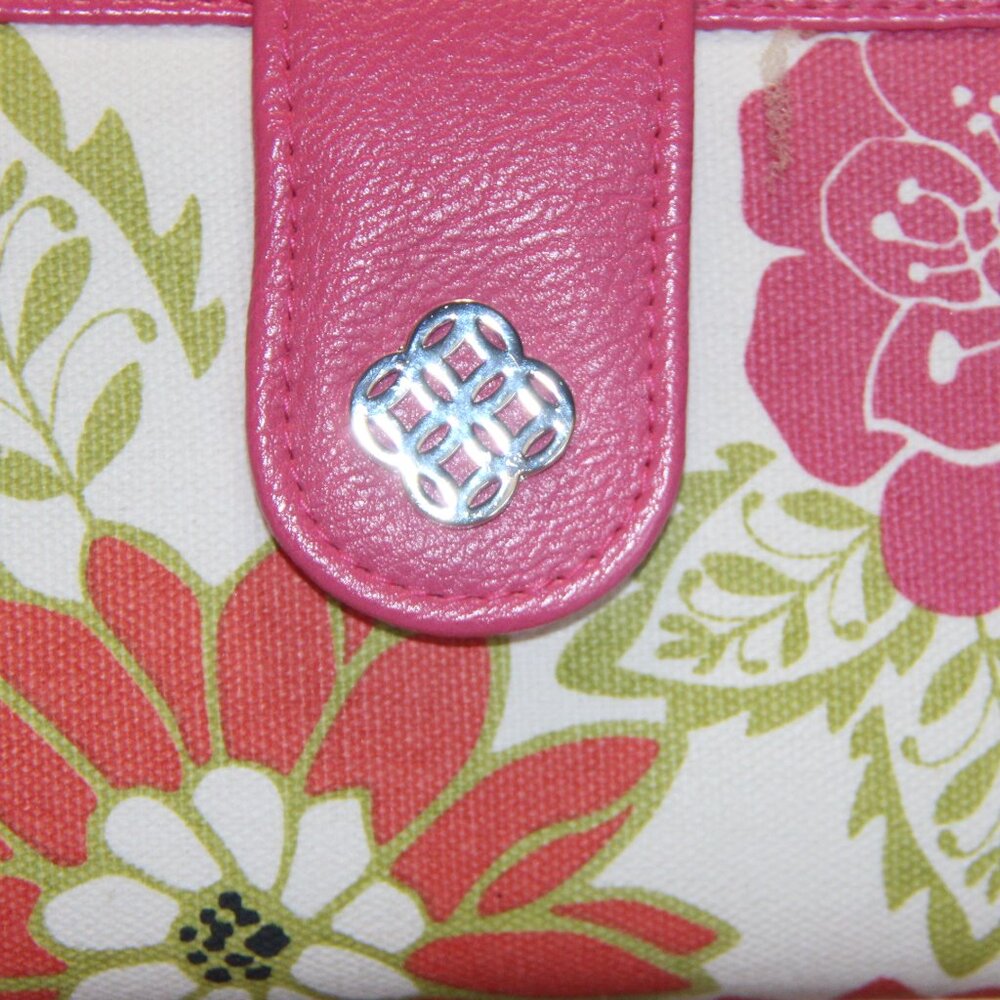 NWT Croft & Barrow Wallet Abbey Medallion print - Picture 2 of 9